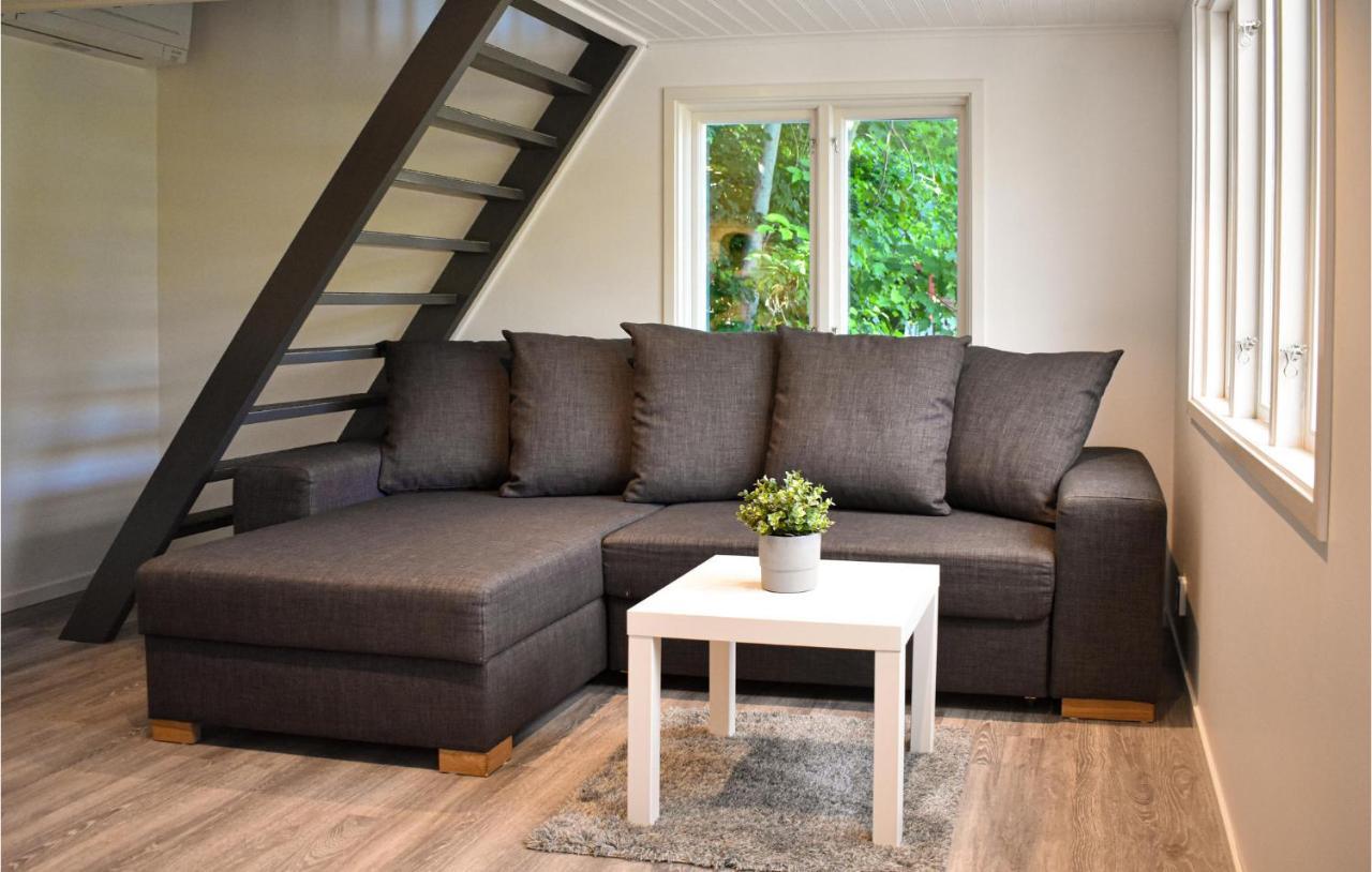 2 Bedroom Amazing Home In Fjaelkinge Eksteriør billede