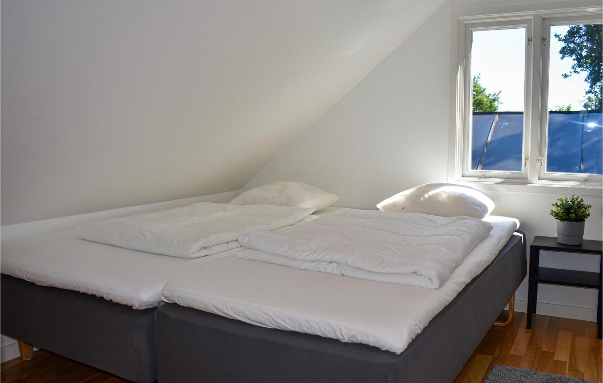 2 Bedroom Amazing Home In Fjaelkinge Eksteriør billede
